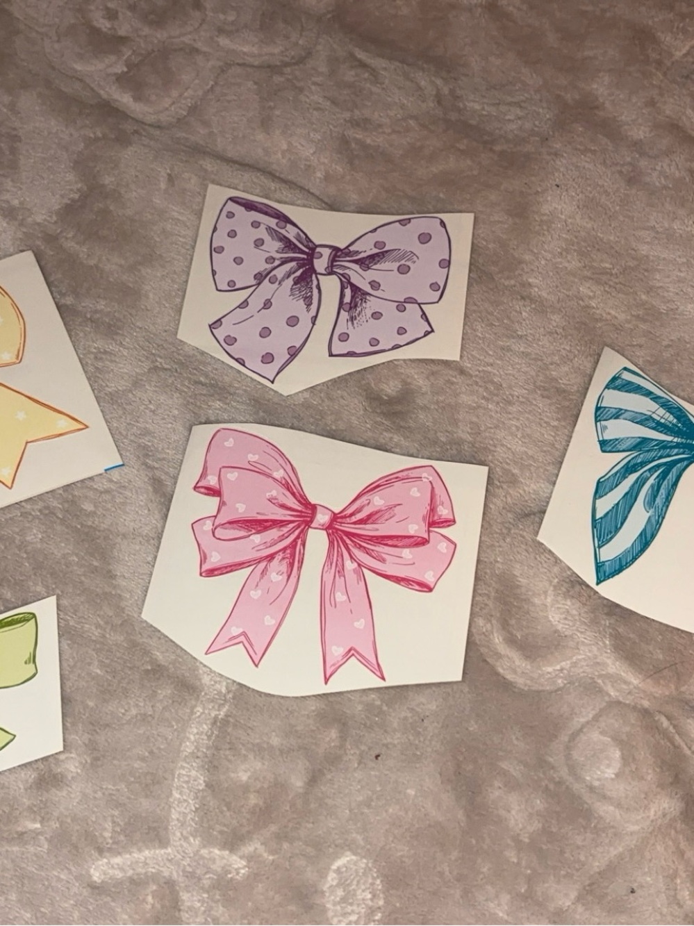 5 bow stickers, different colors and sizes